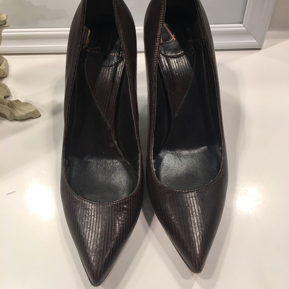 Diane Von Furstenburg brown snake pumps DVF